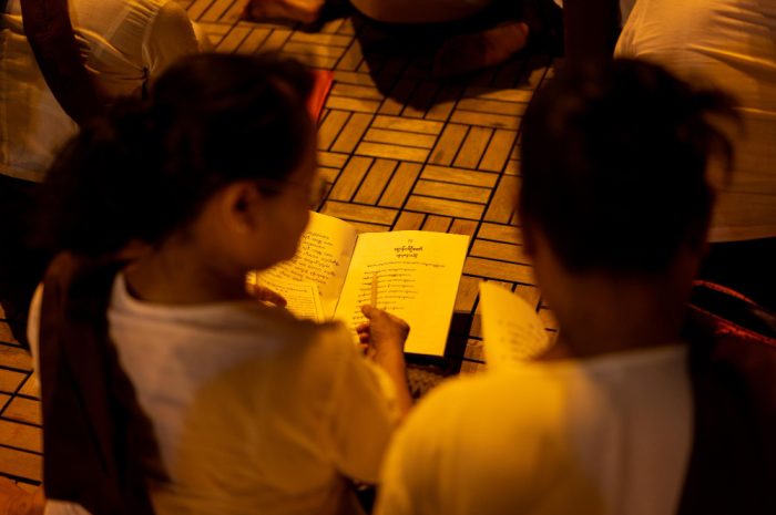 Cum să organizezi o seară de storytelling pentru prieteni