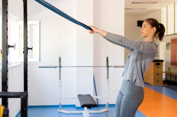 Antrenamente cu greutăți libere pentru control postural